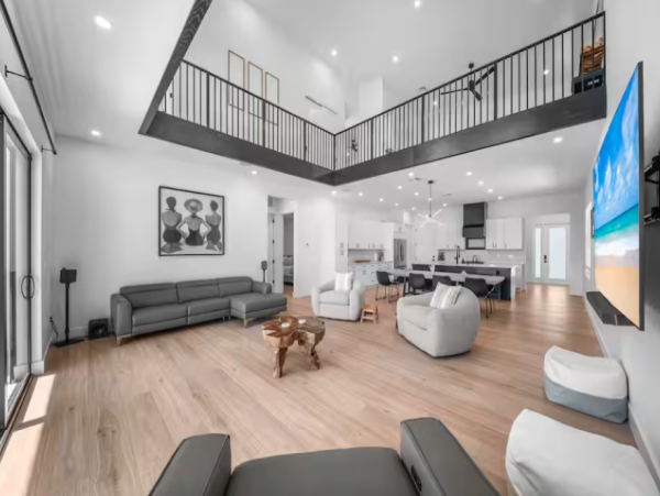 Luxury retreat in Naples - 4-Bedroom Home with Private Pool